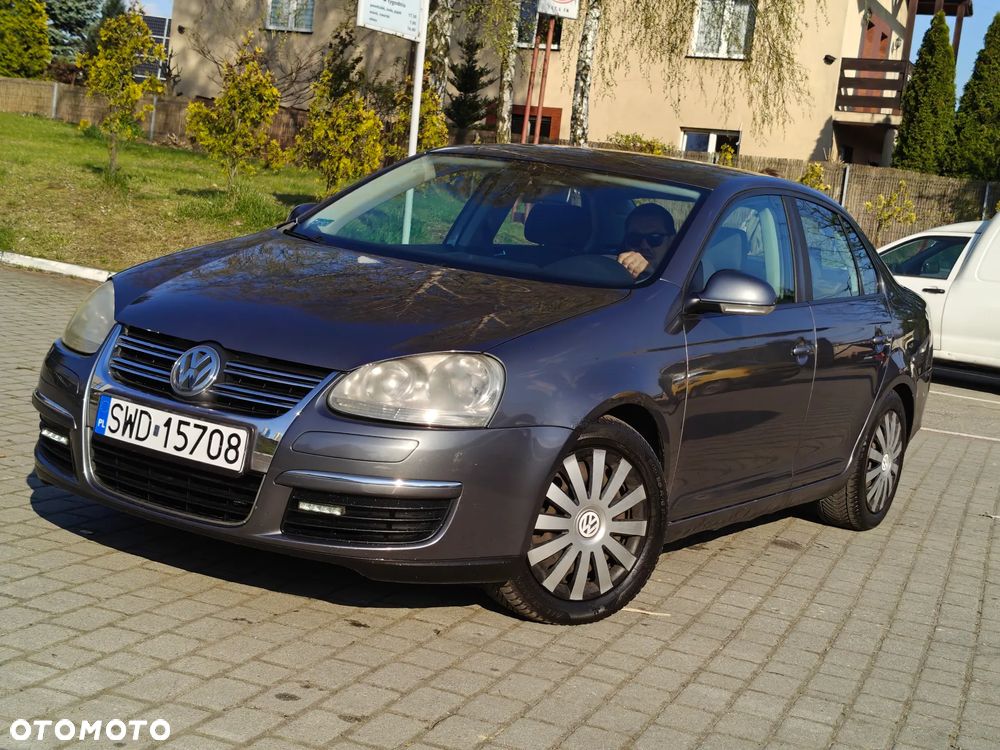 Volkswagen Passat 1.6 Comfortline - 1