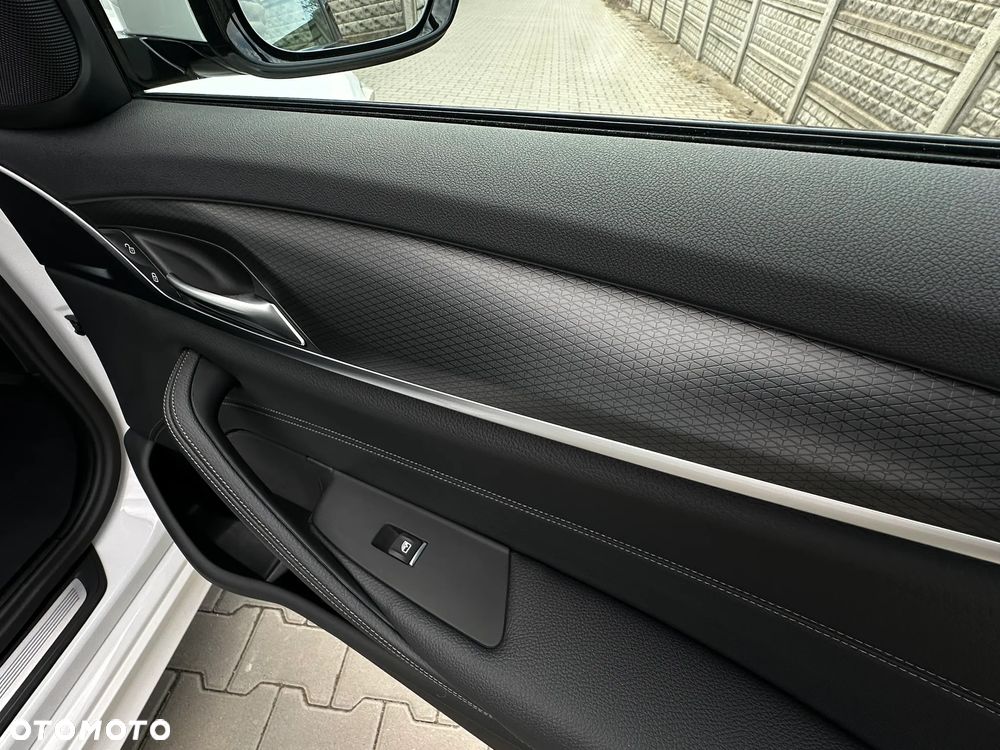 BMW Seria 5 530d xDrive M Sport Edition - 24