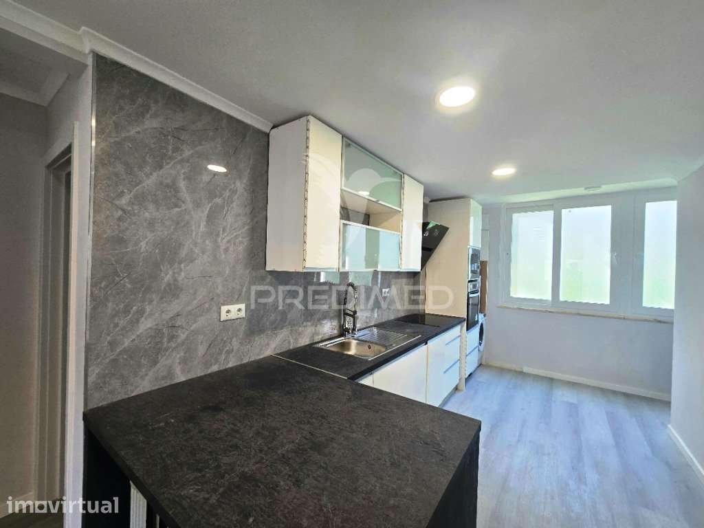 Apartamento T2 Remodelado, em Benfica - Grande imagem: 2/14