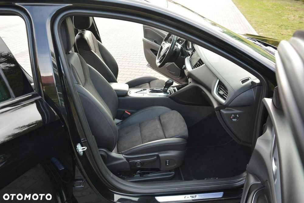 Opel Insignia 2.0 T 4x4 GSi S&S - 13