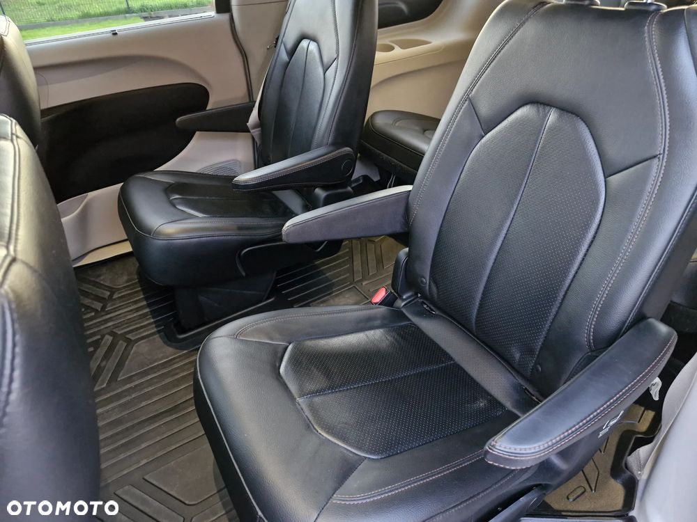 Chrysler Pacifica - 9