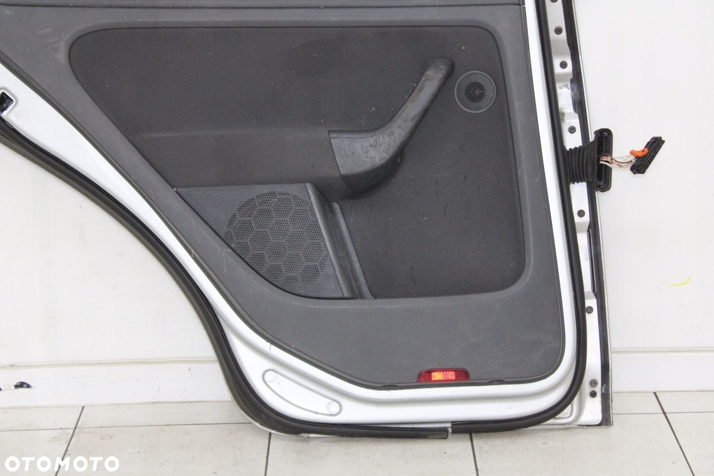 DRZWI LEWE TYLNE LEWY TYŁ VOLKSWAGEN VW GOLF PLUS 05R- LA7W - KOD LAKIERU - 11
