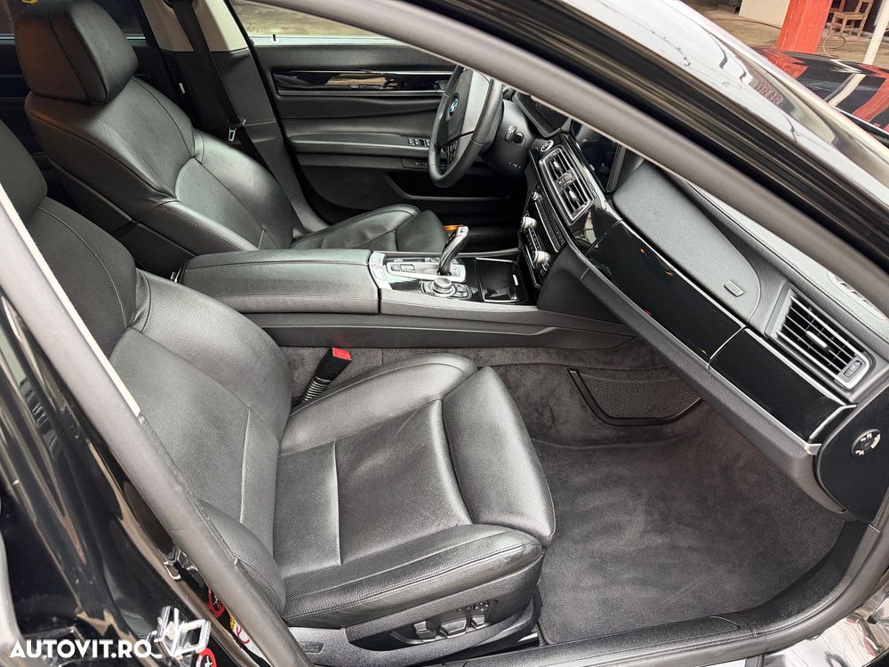 BMW Seria 7 740i Aut. - 13