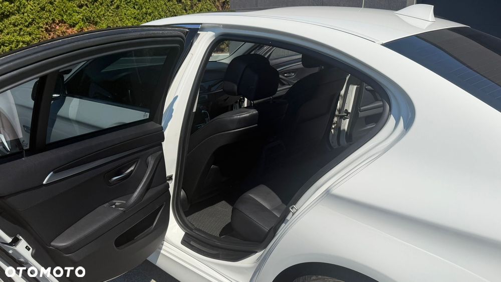 BMW Seria 5 520i - 14
