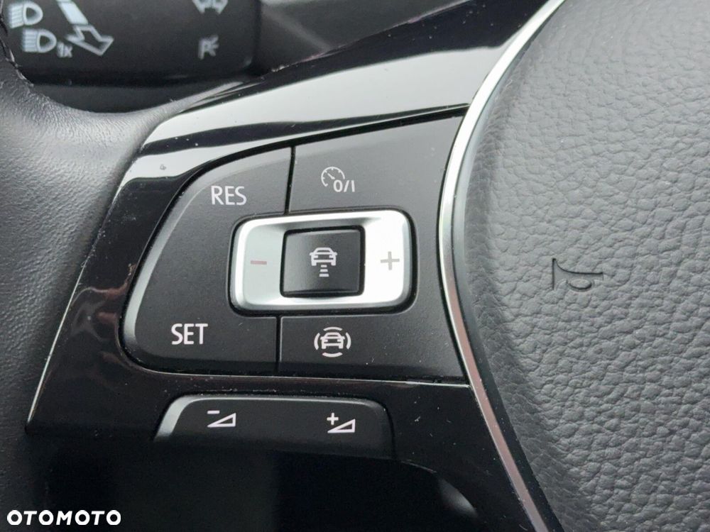 Volkswagen T-Roc - 18