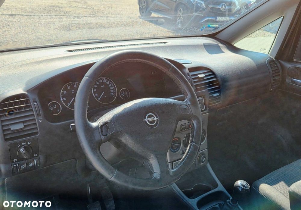 Opel Zafira - 10