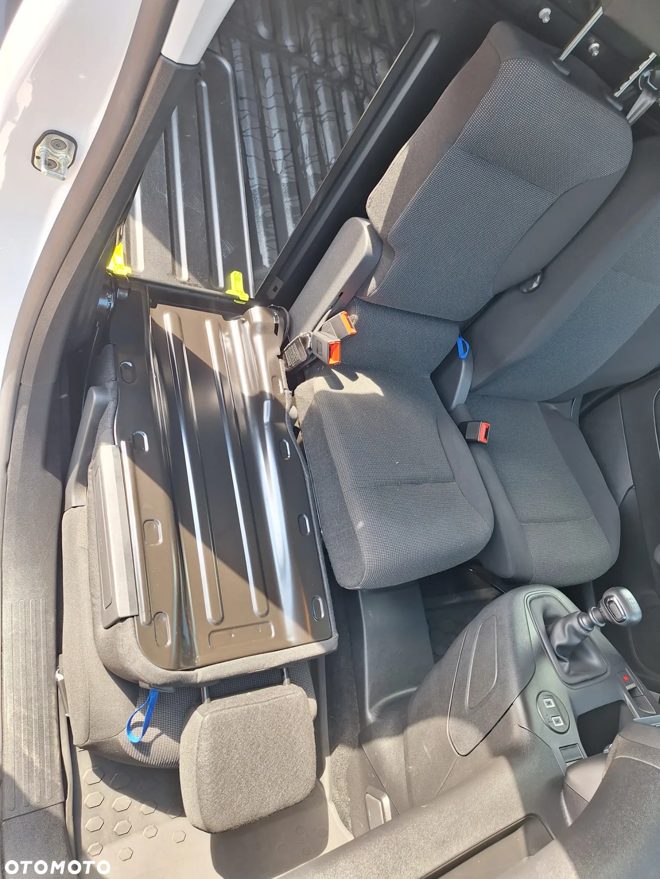 Peugeot Partner Furgon Long 950kg BlueHDi 100 KM S&S M6 - 15
