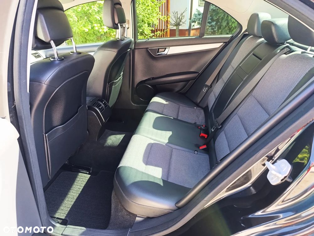 Mercedes-Benz Klasa C 180 CGI Automatik BlueEFFICIENCY Avantgarde - 10