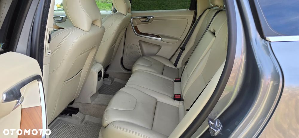 Volvo XC 60 D4 AWD R-Design - 8