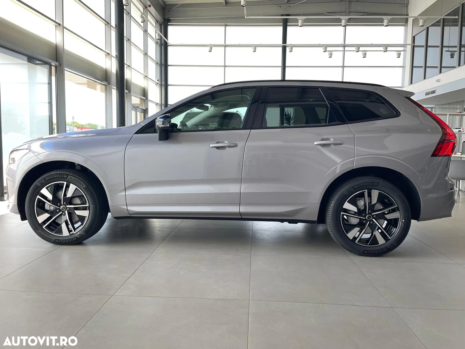 Volvo XC 60 B5 AT AWD MHEV Plus Dark - 9