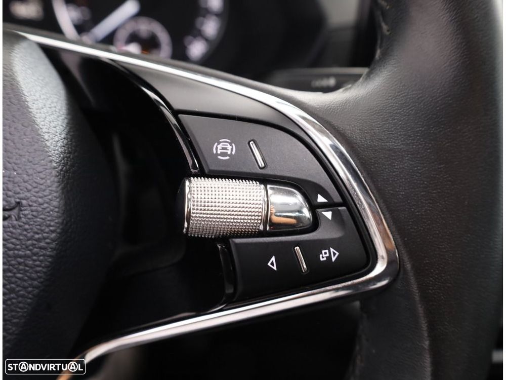 Skoda Octavia 2.0 TDI Ambition — fotografia 17