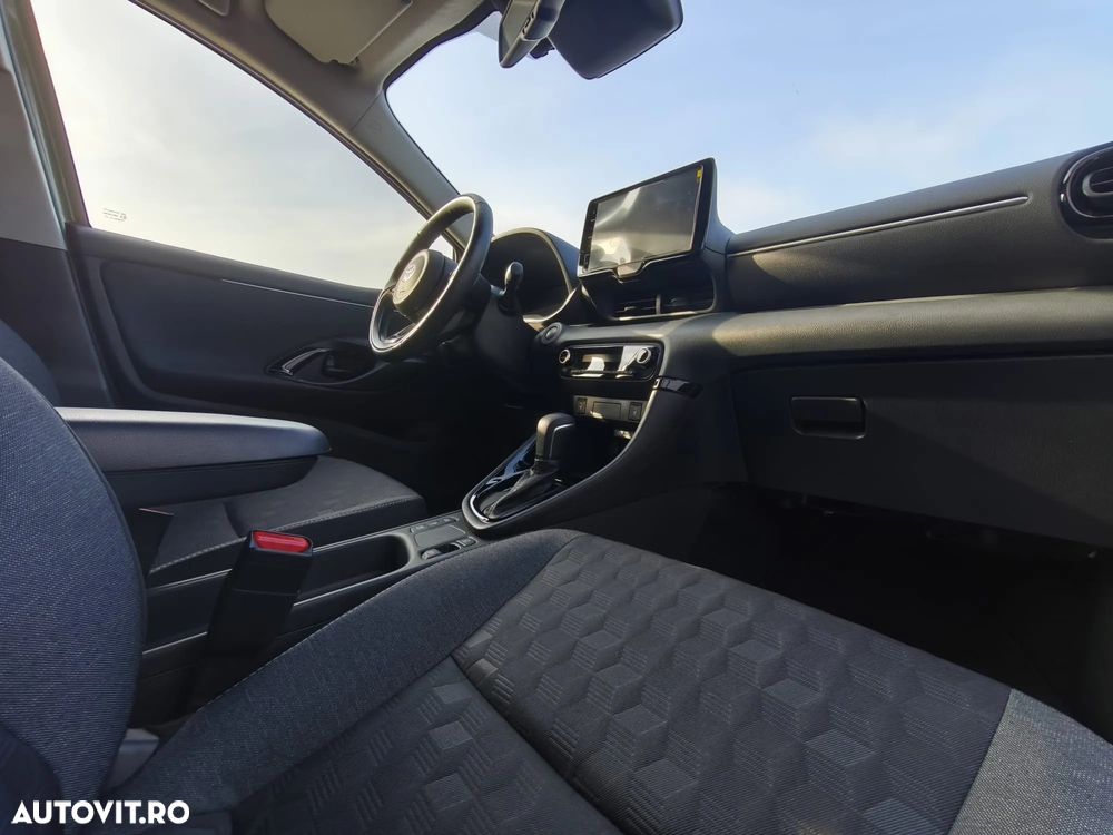 Toyota Yaris 1.5 VVT-i HSD Dynamic Bi-tone - 9
