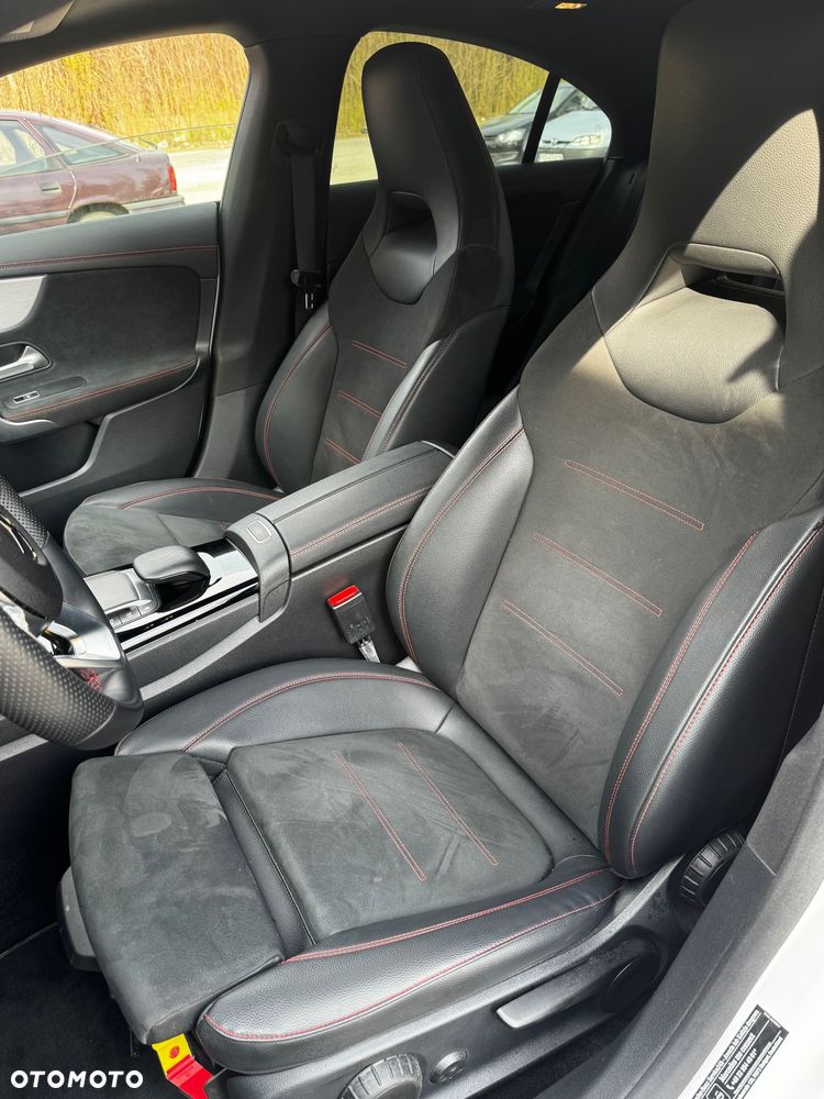 Mercedes-Benz CLA 250 E AMG Line 8G-DCT - 24