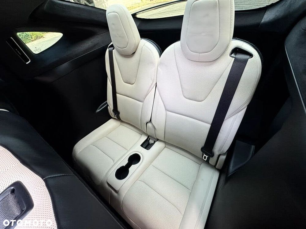 Tesla Model X - 15