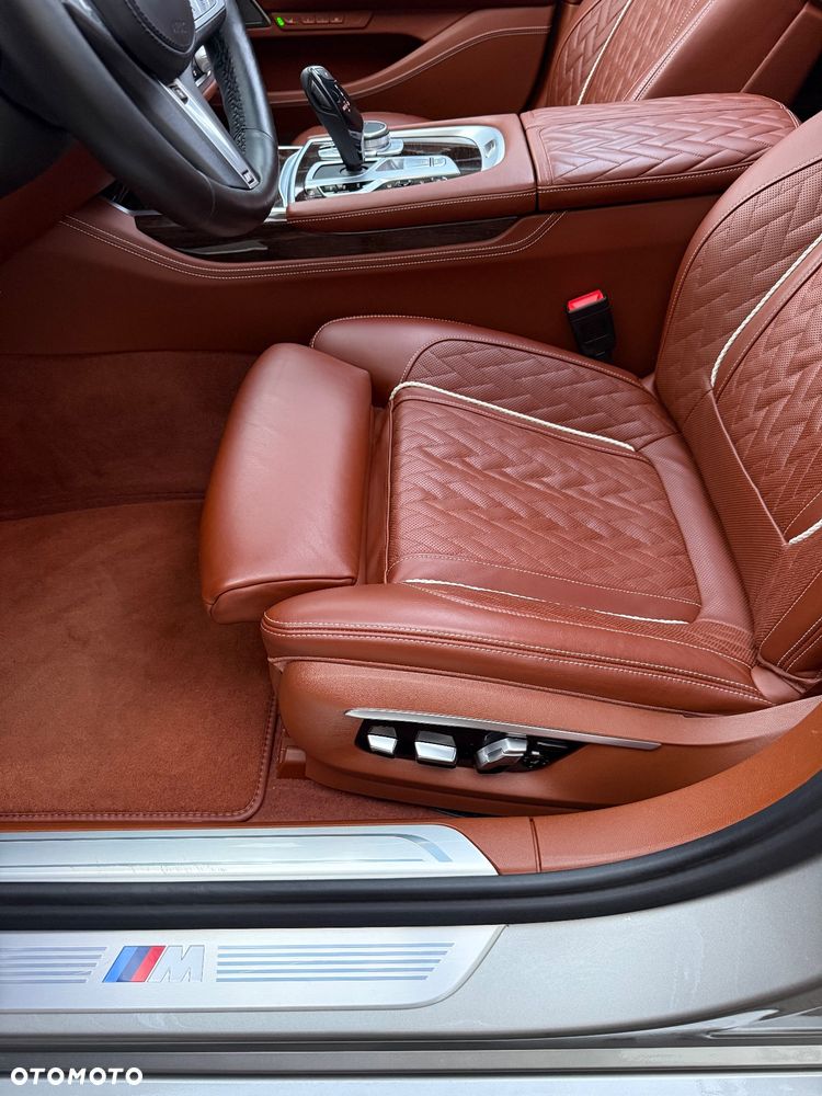 BMW Seria 7 745e - 19