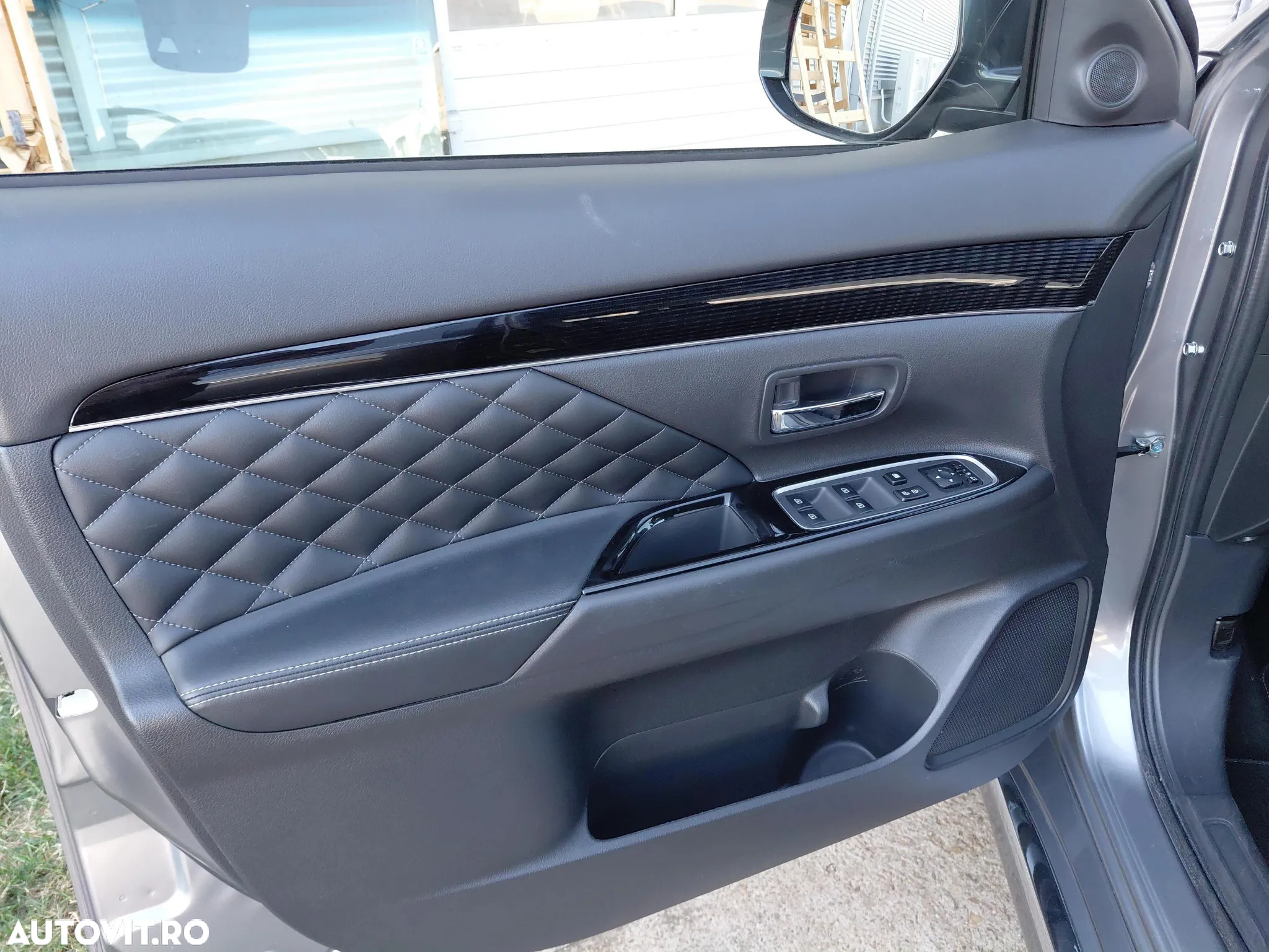 Mitsubishi Outlander 2.4 4WD Plug-In Hybrid Spirit - 18