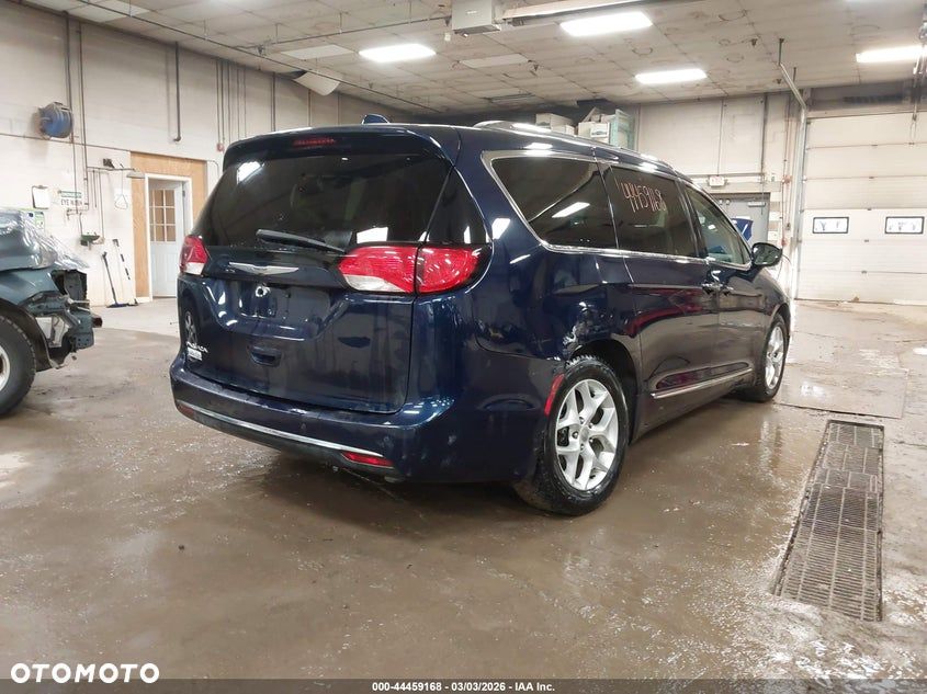 Chrysler Pacifica - 5