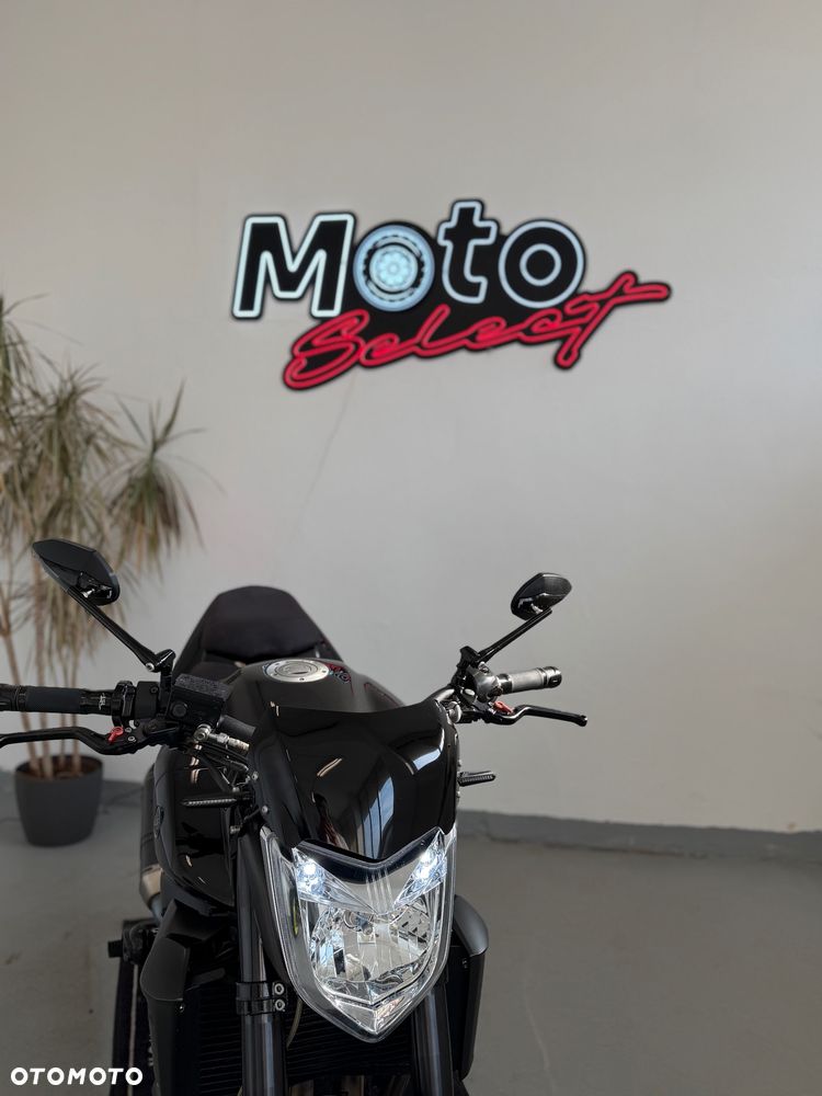 Yamaha FZ - 11