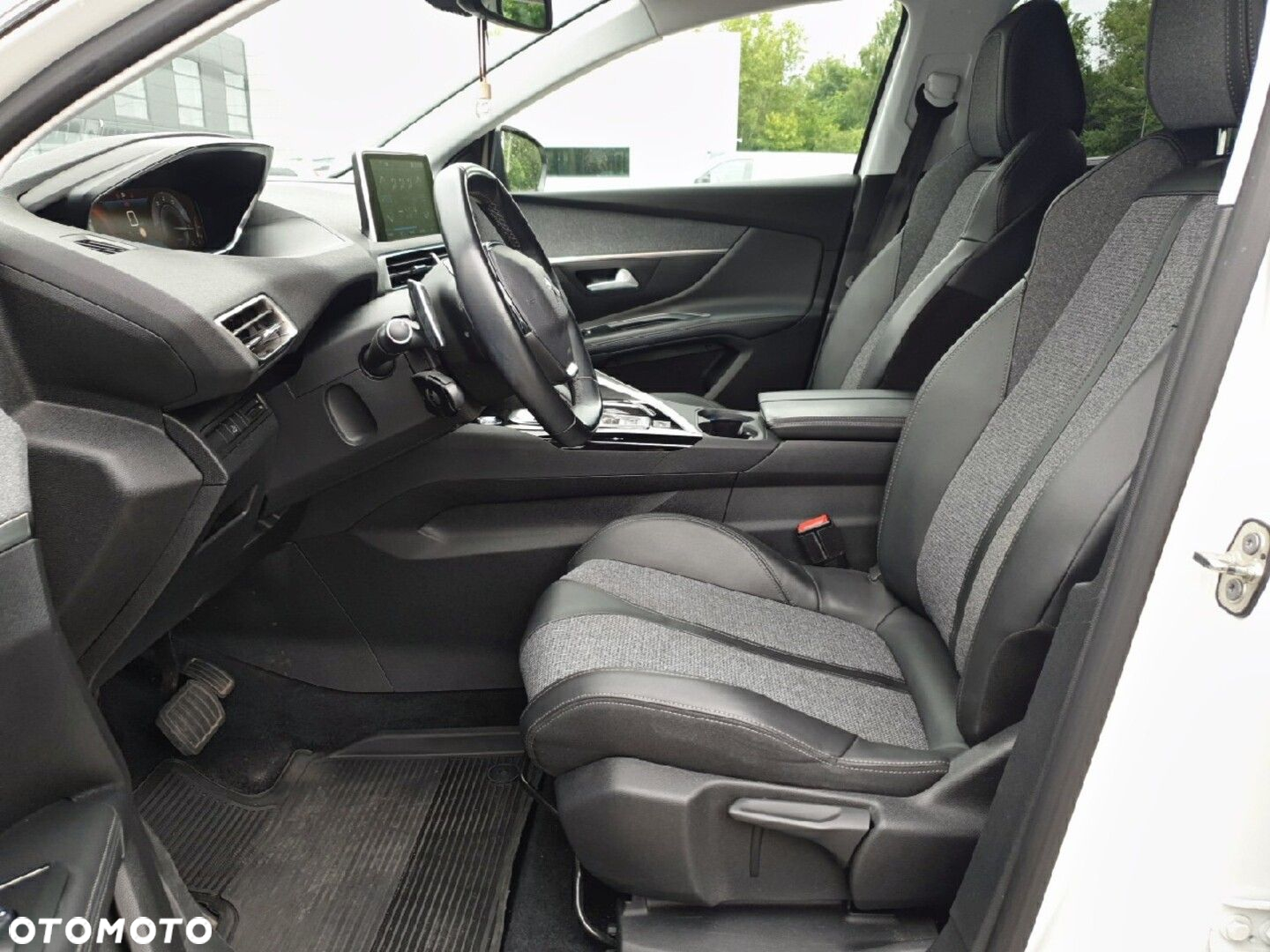 Peugeot 5008 1.2 PureTech Allure Pack S&S EAT8 - 7