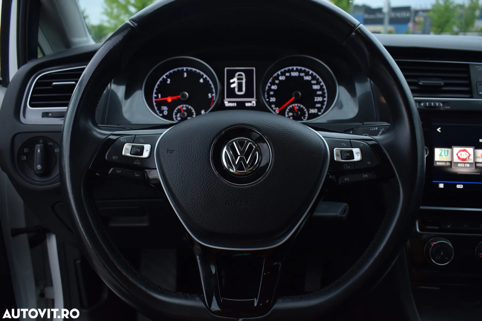 Volkswagen Golf 1.6 TDI Comfortline - 12
