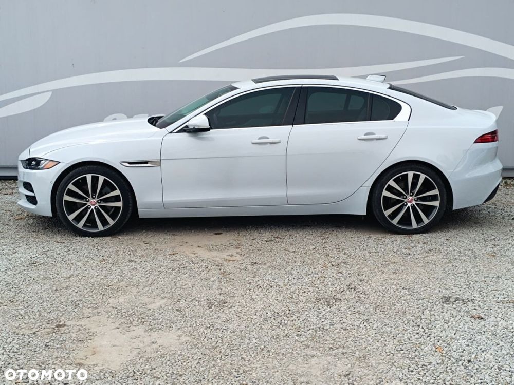 Jaguar XE - 17