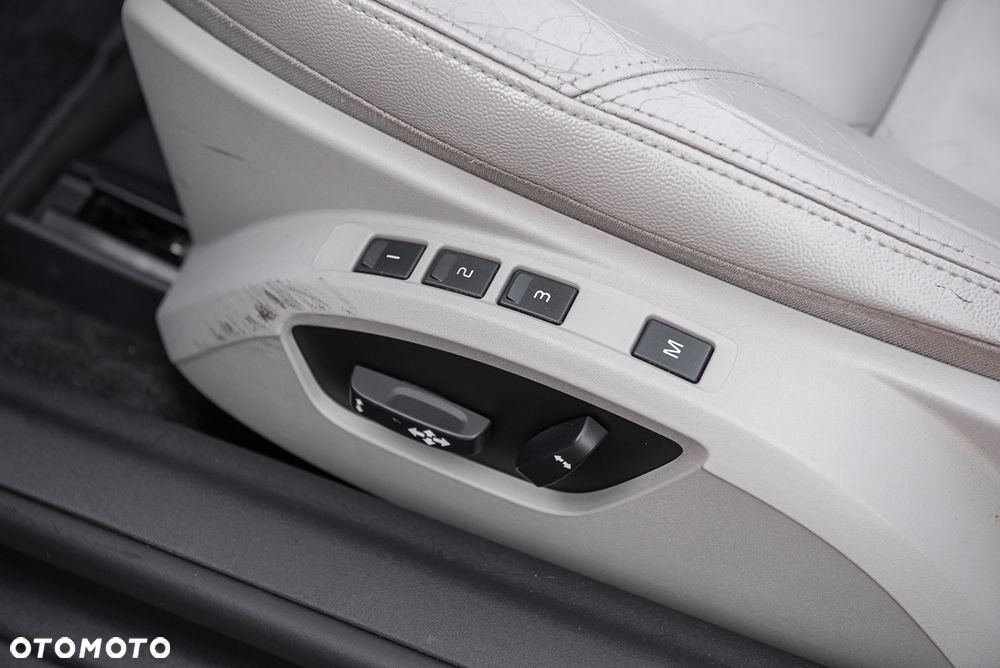 Volvo C70 2.4i Summum - 16