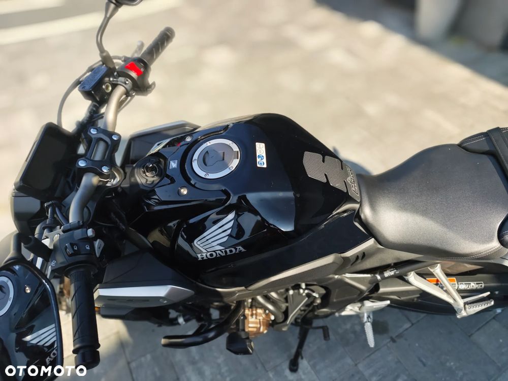 Honda CB - 12