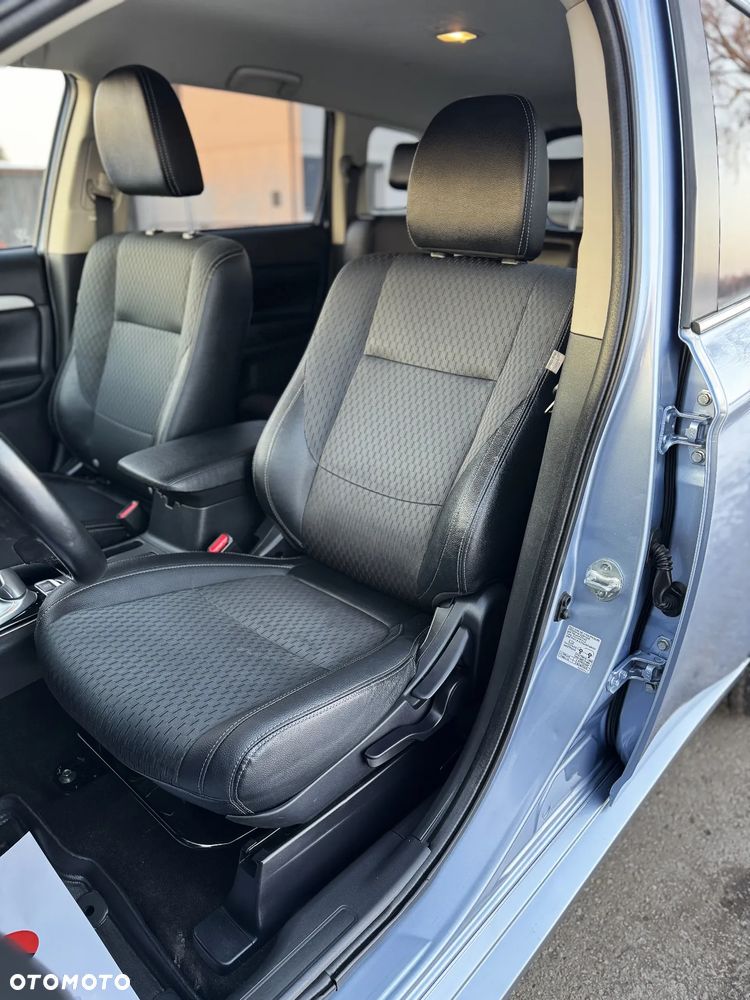 Mitsubishi Outlander 2.0 4WD Top - 32