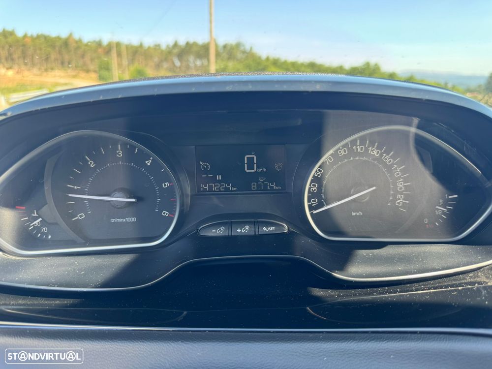 Peugeot 208 1.5 BlueHDi Signature - 14