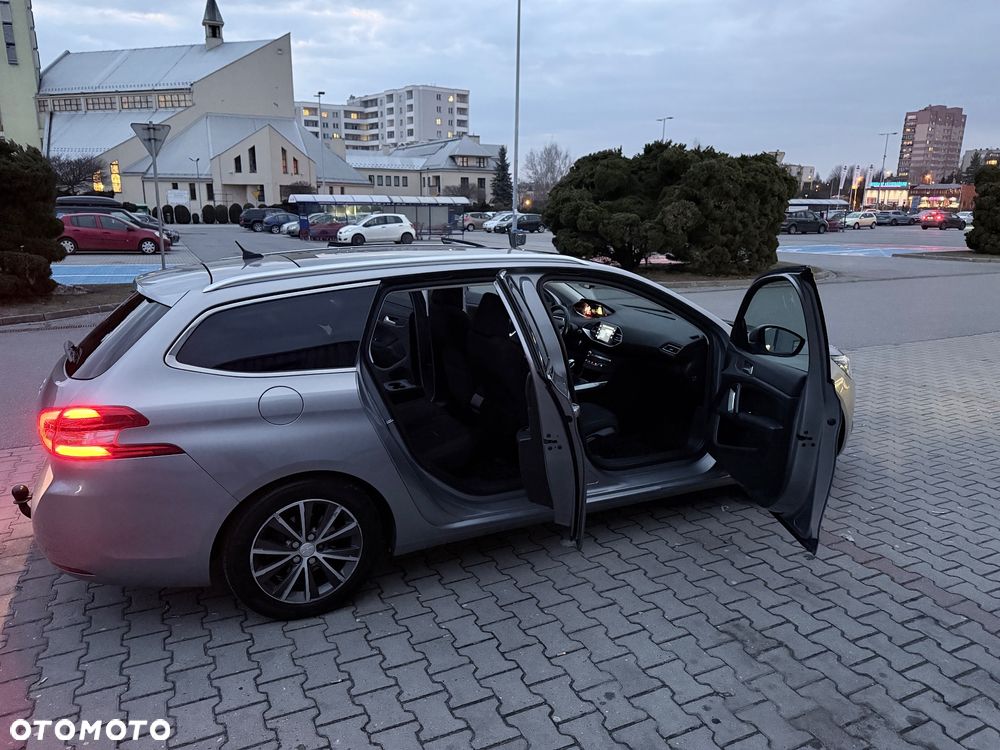 Peugeot 308 PureTech 130 GPF Stop & Start Allure Business-Paket - 35