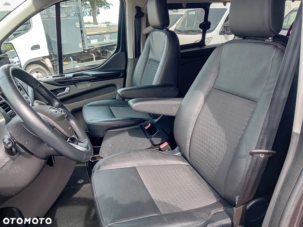 Ford Tourneo Custom - 19
