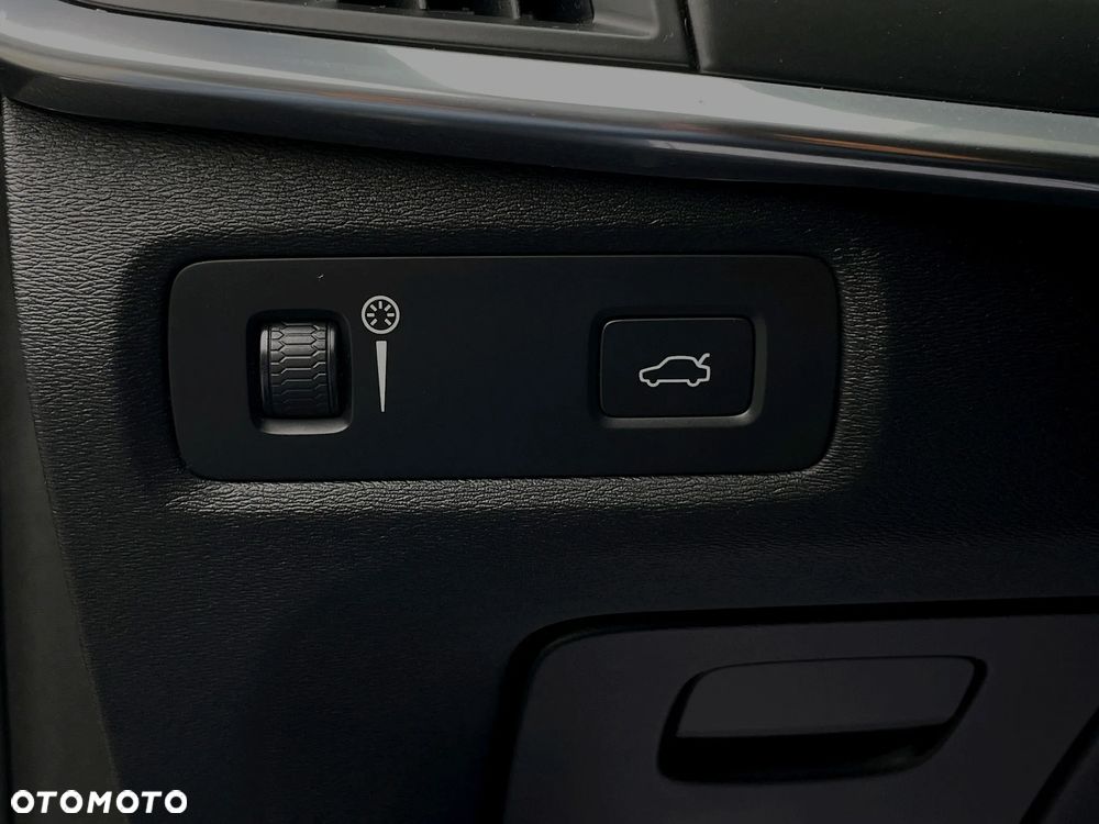 Volvo V90 D4 SCR Momentum - 34