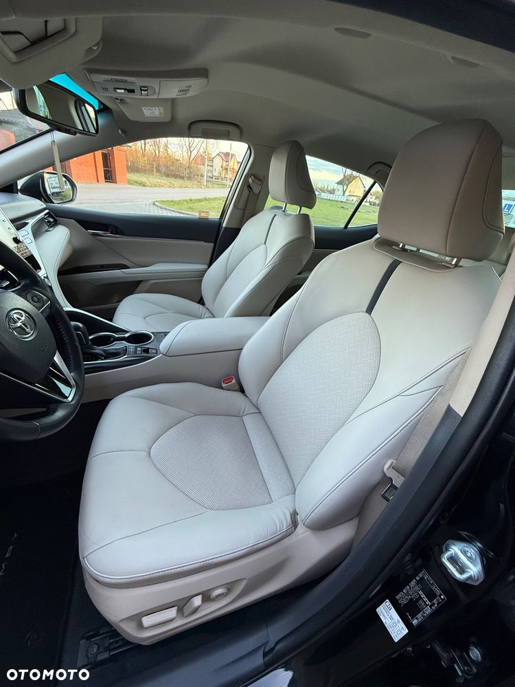 Toyota Camry 2.5 Hybrid Executive CVT - 22