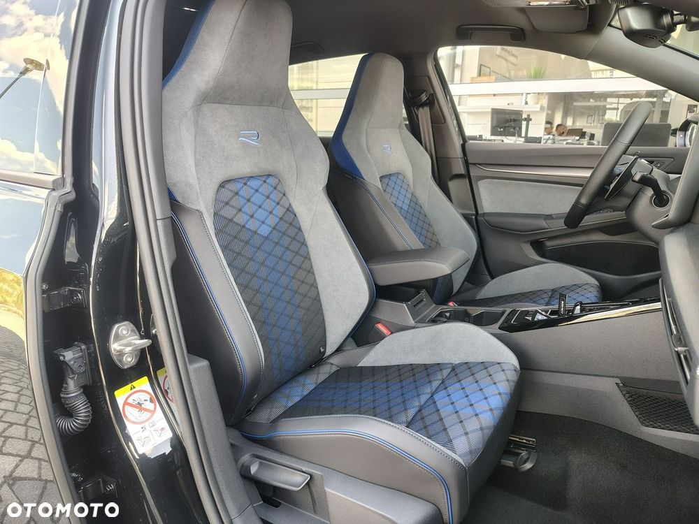 Volkswagen Golf - 10