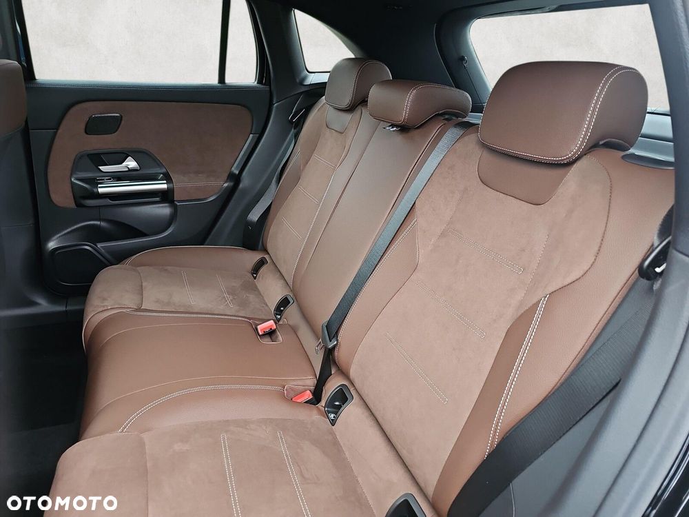 Mercedes-Benz GLA - 12