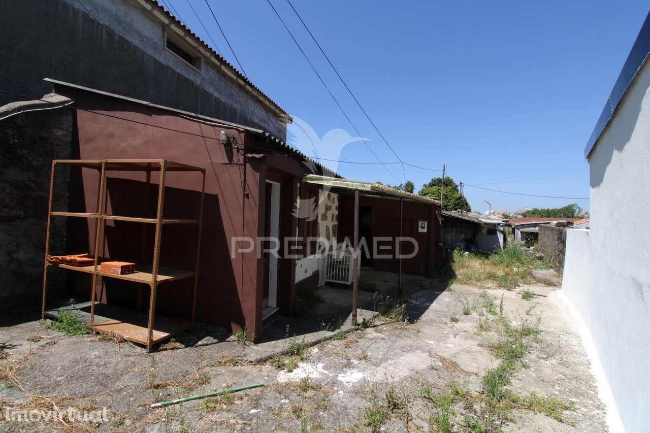 Conjunto moradias devolutas com terreno, Zona ARU S. Mamede Infesta - Grande imagem: 2/18