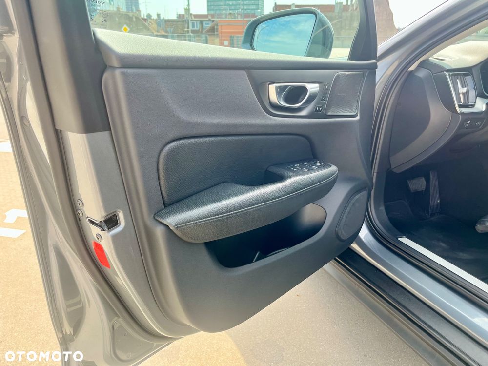 Volvo V60 Cross Country Pro D4 AWD - 25