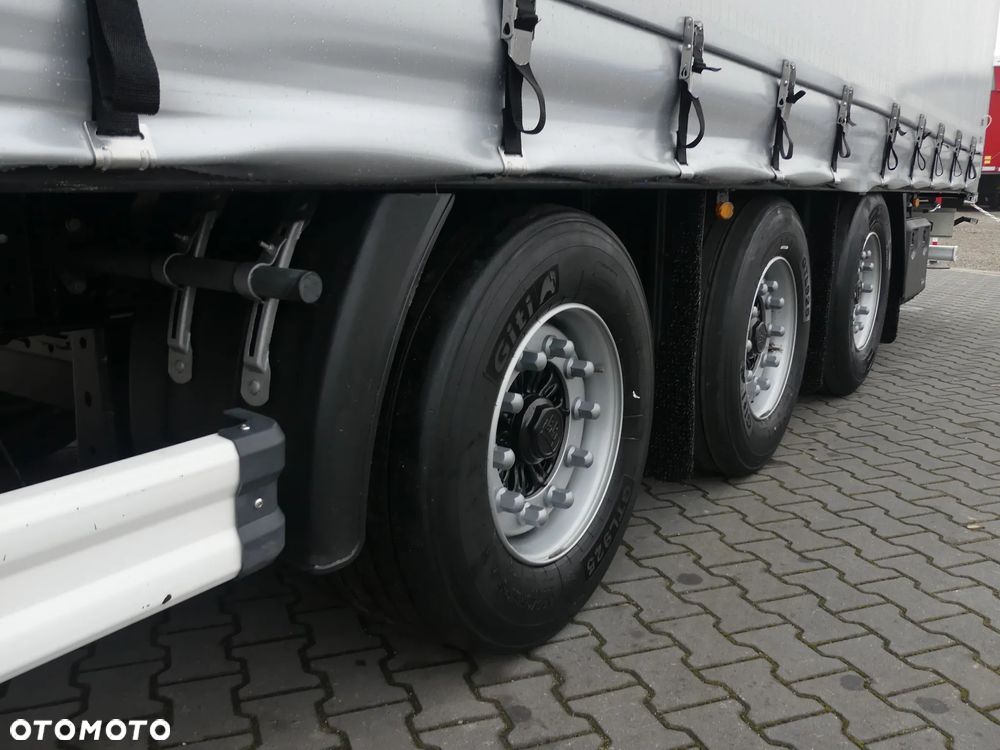 Kassbohrer MEGA / FIRANKA / OŚ PODNOSZONA / 3 SZTUKI / - 18