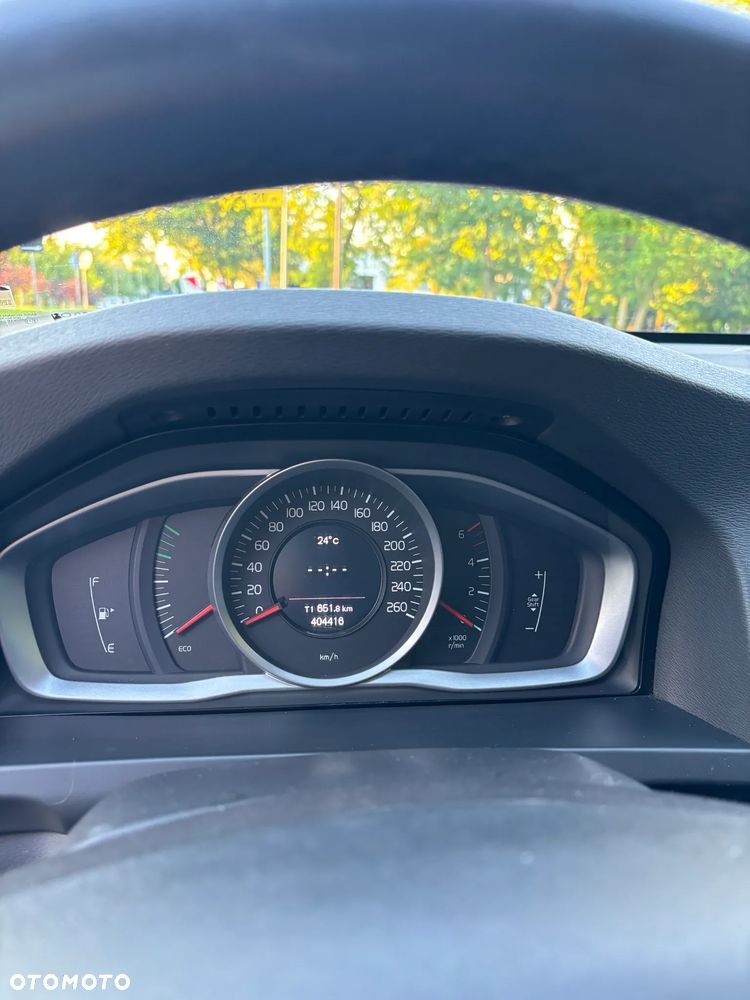 Volvo V60 D2 Momentum - 16