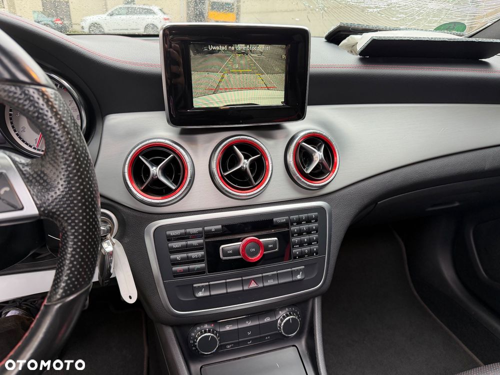 Mercedes-Benz CLA 180 AMG Line - 33