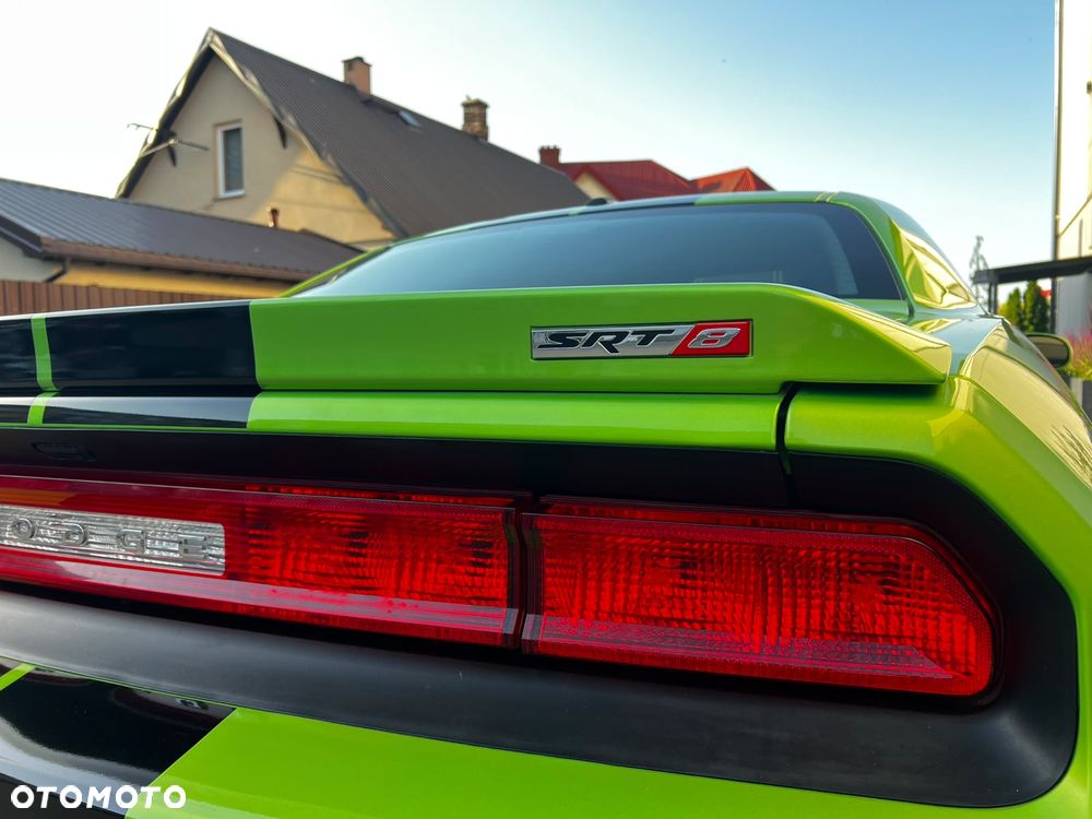 Dodge Challenger - 13