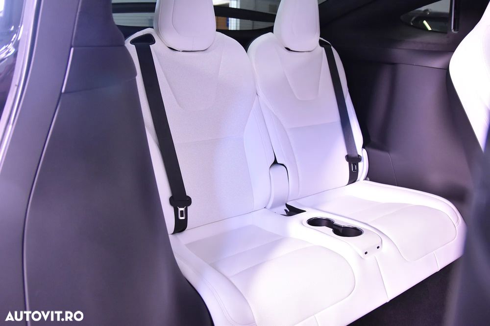Tesla Model X - 13