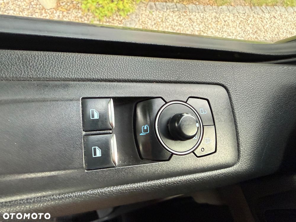 Ford Transit Custom 320 L2H1 Limited 2.0 150KM - 31