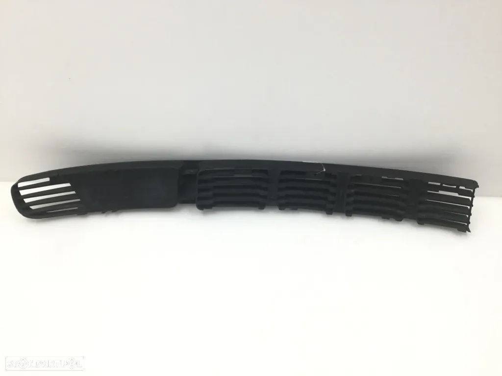 Grelha Esquerda Para-choques - Volkswagen Passat 3B B5 - 4