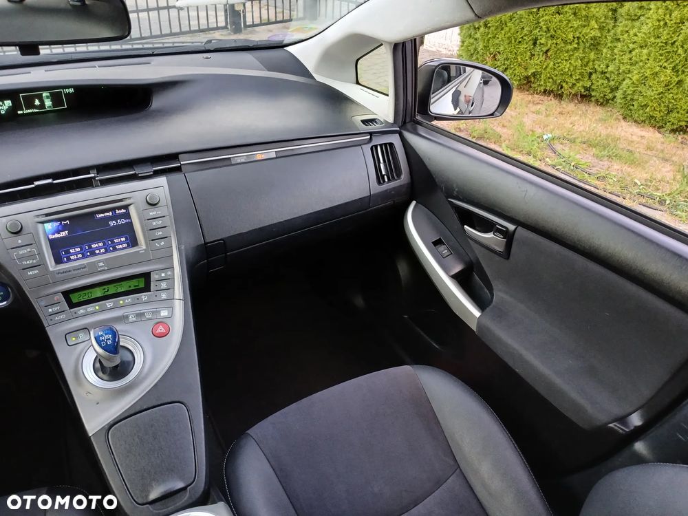 Toyota Prius (Hybrid) Executive - 30