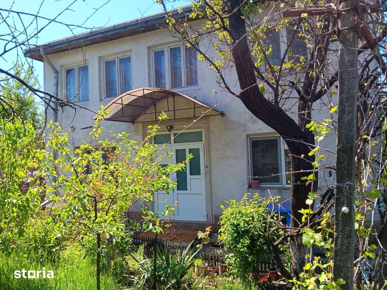 Vand casa cu etaj, in localitatea Trusesti, judet Botosani
