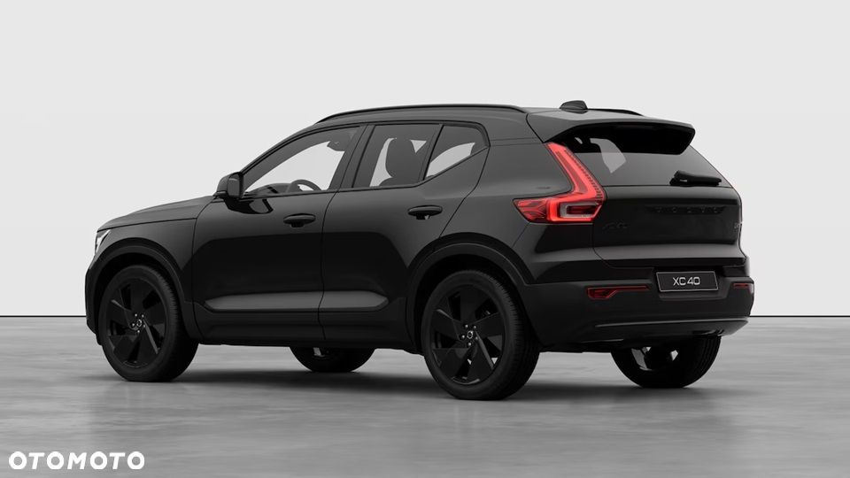 Volvo XC 40 B4 Plus Black Edition - 2