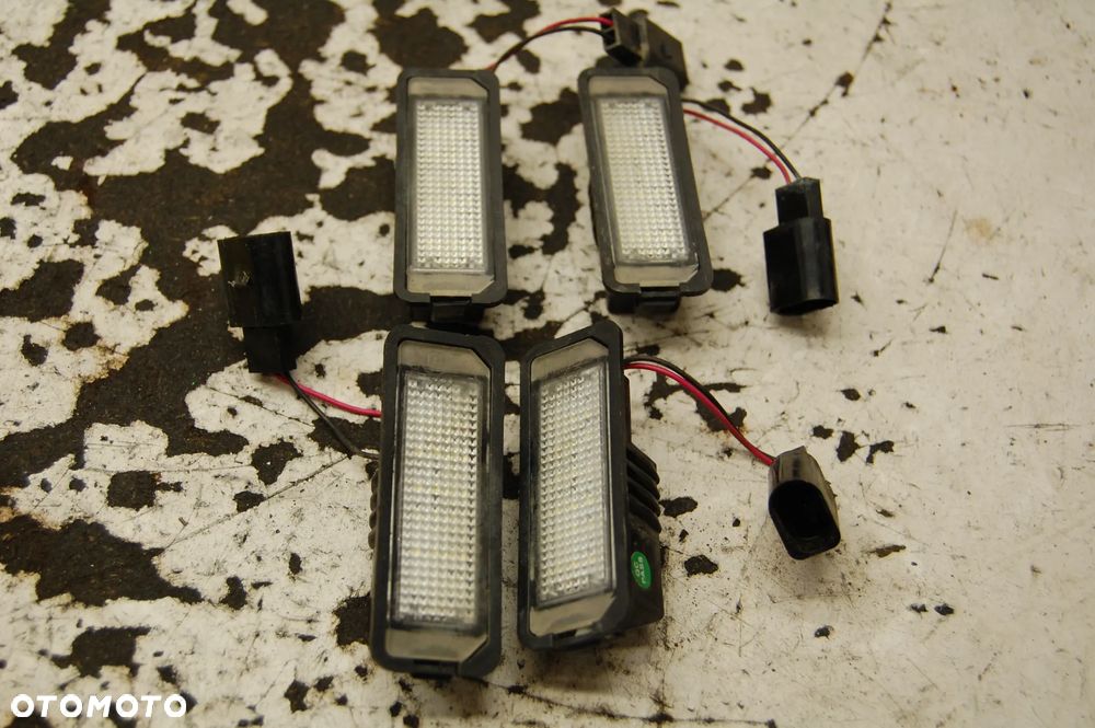 LAMPKA OŚWIETLENIA TABLICY REJESTRACYJNEJ VW PHAETON - 1