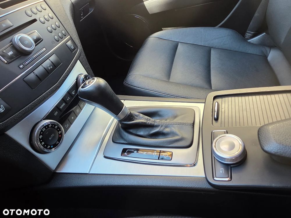 Mercedes-Benz Klasa C 320 CDI 7G-TRONIC Avantgarde - 26