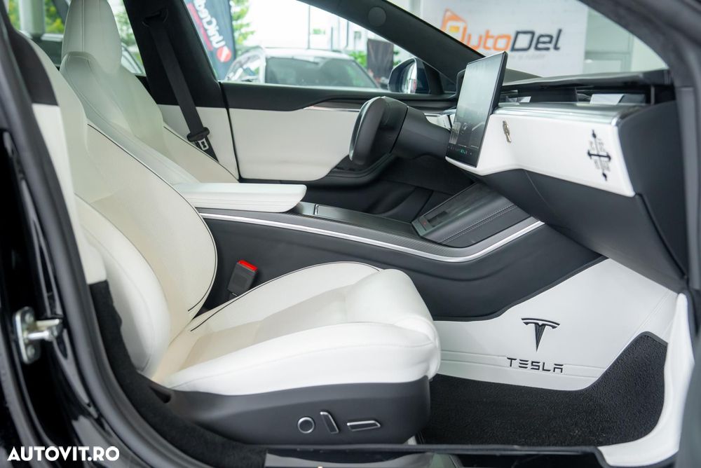 Tesla Model S - 10